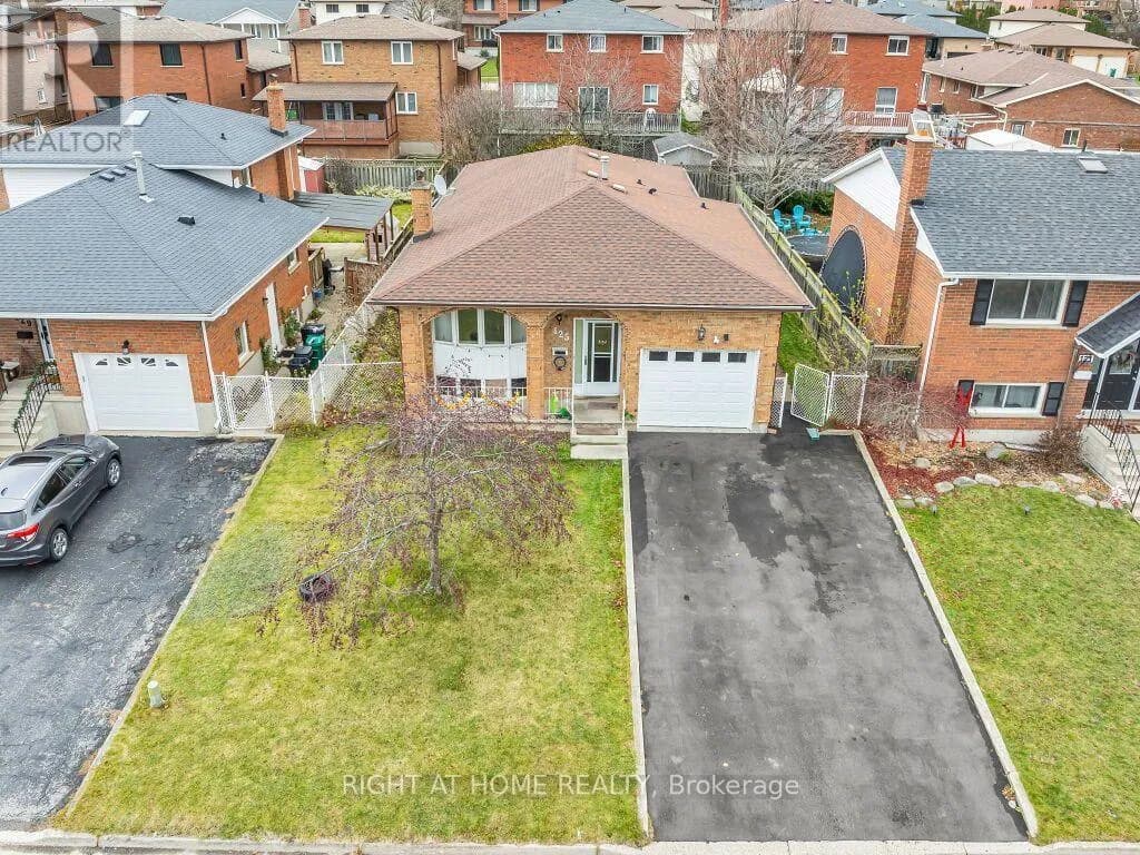 125 STONYBURN CRESCENT — photo 1 of 49