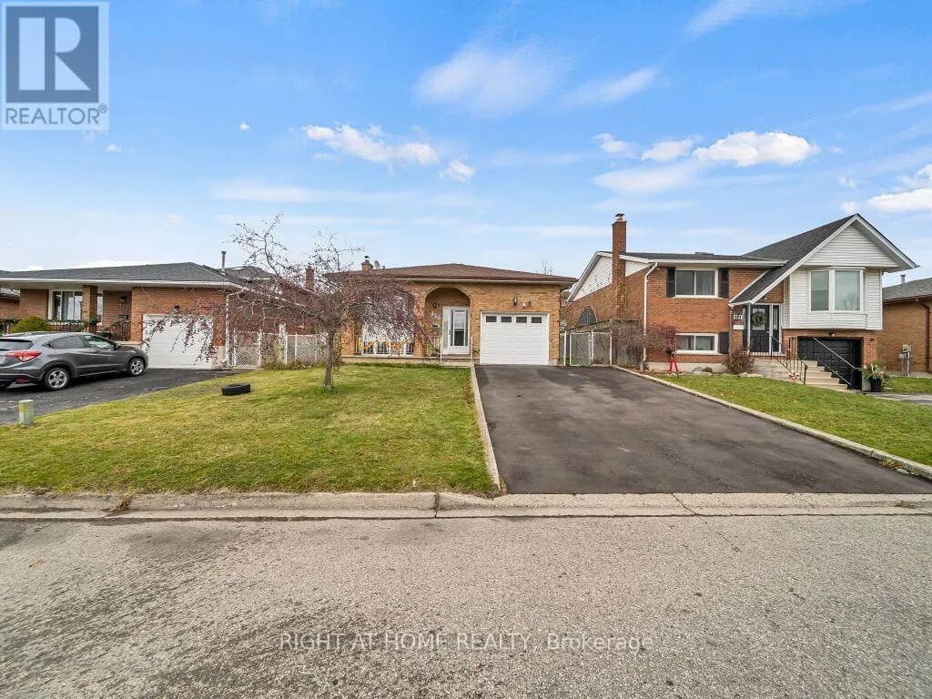 125 STONYBURN CRESCENT — photo 3 of 49
