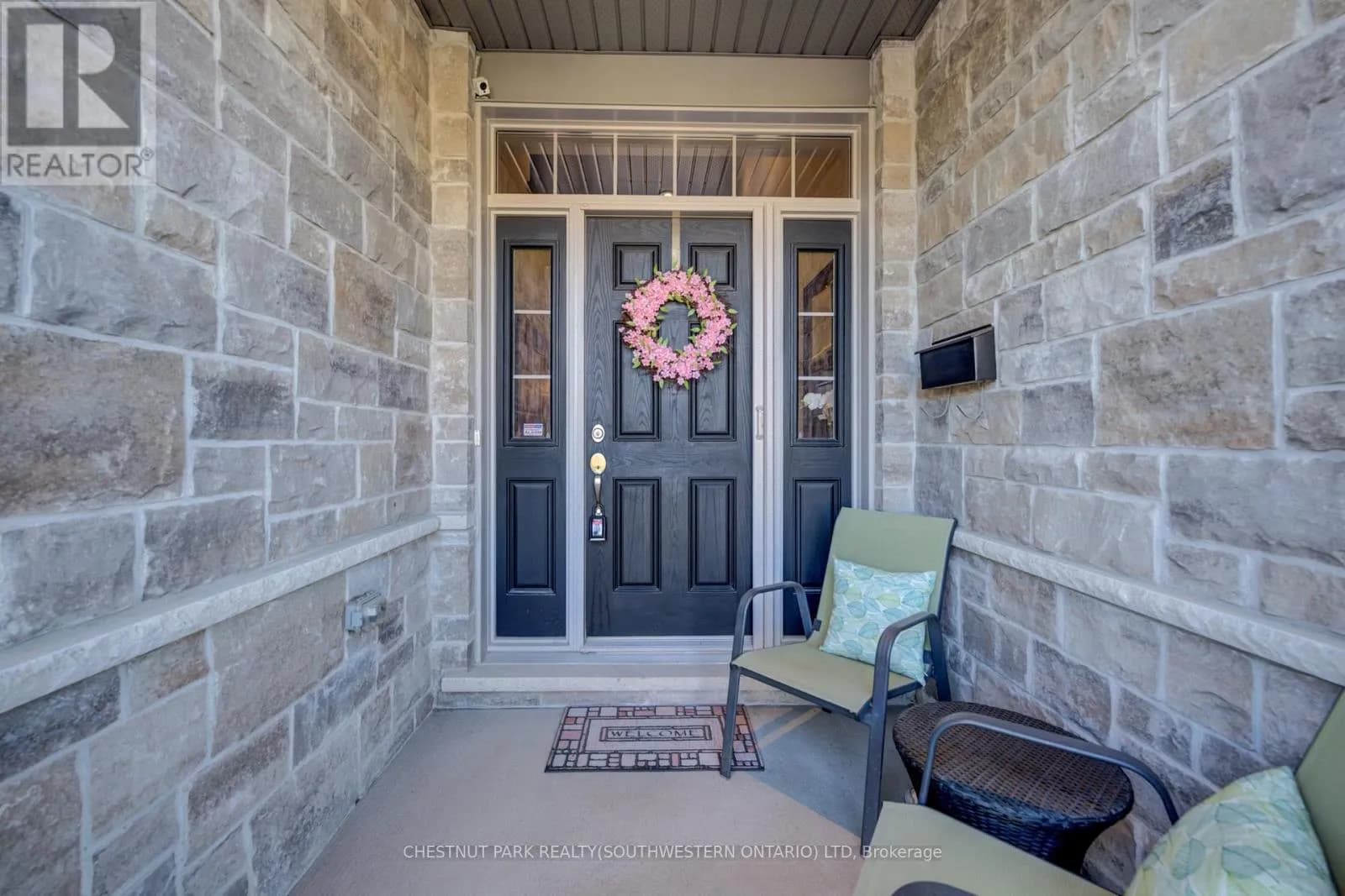 10 - 435 WINCHESTER DRIVE — photo 4 of 46