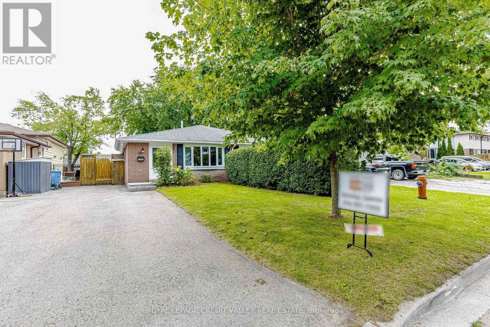 14 CARLTON DRIVE — photo 1 of 39