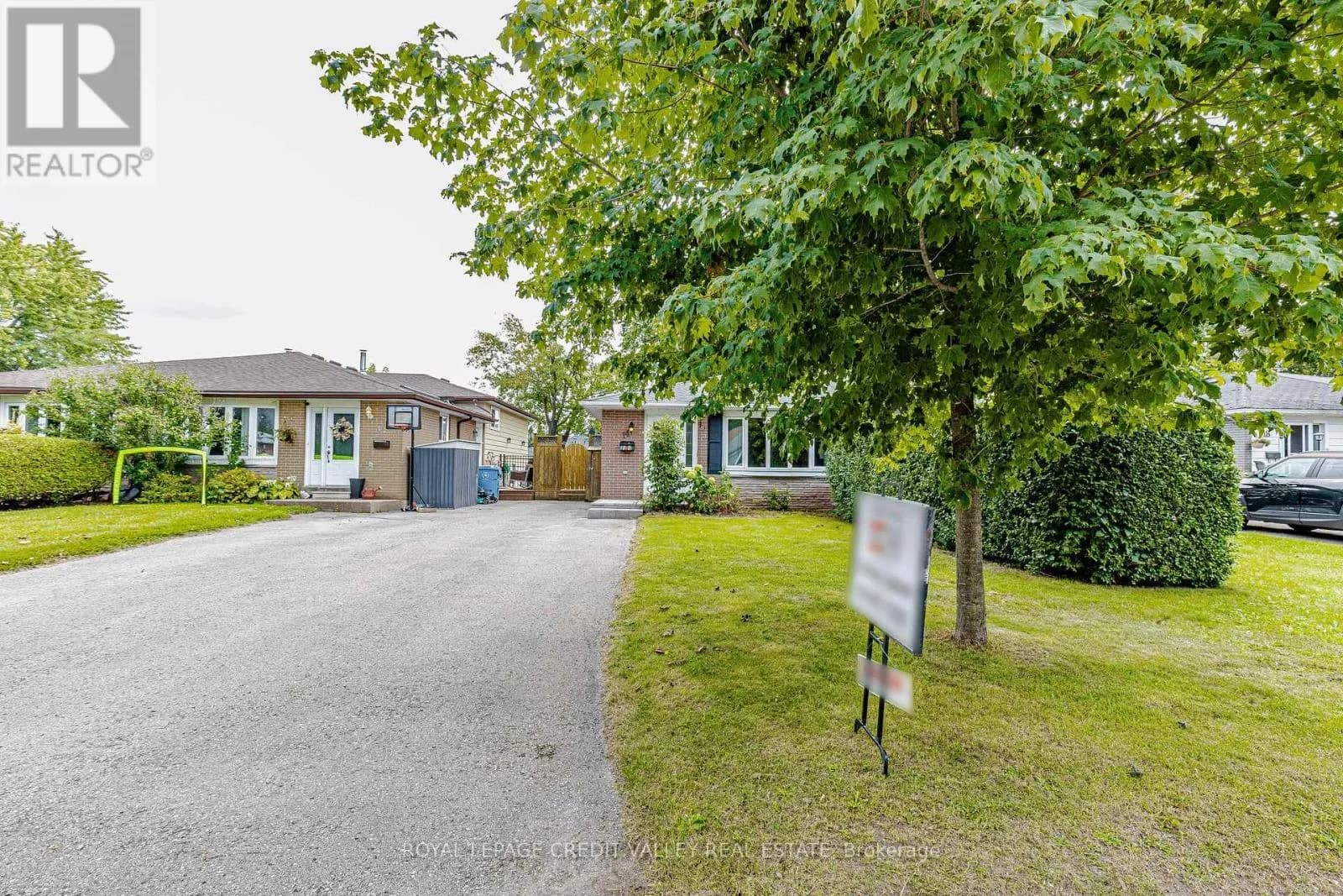 14 CARLTON DRIVE — photo 3 of 39