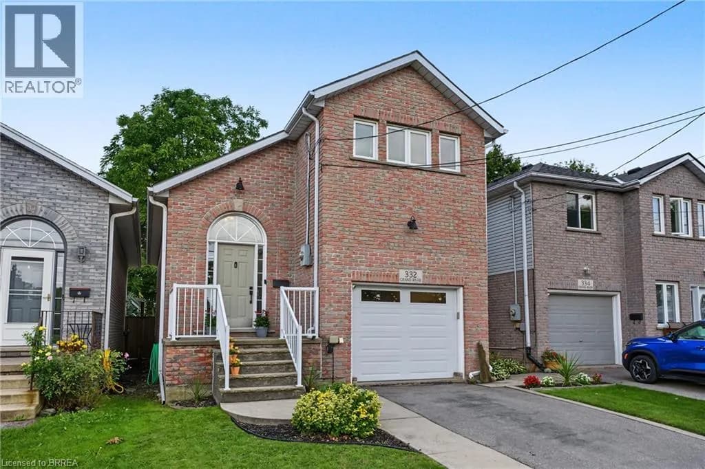 332 GRAND RIVER Avenue — photo 3 of 46