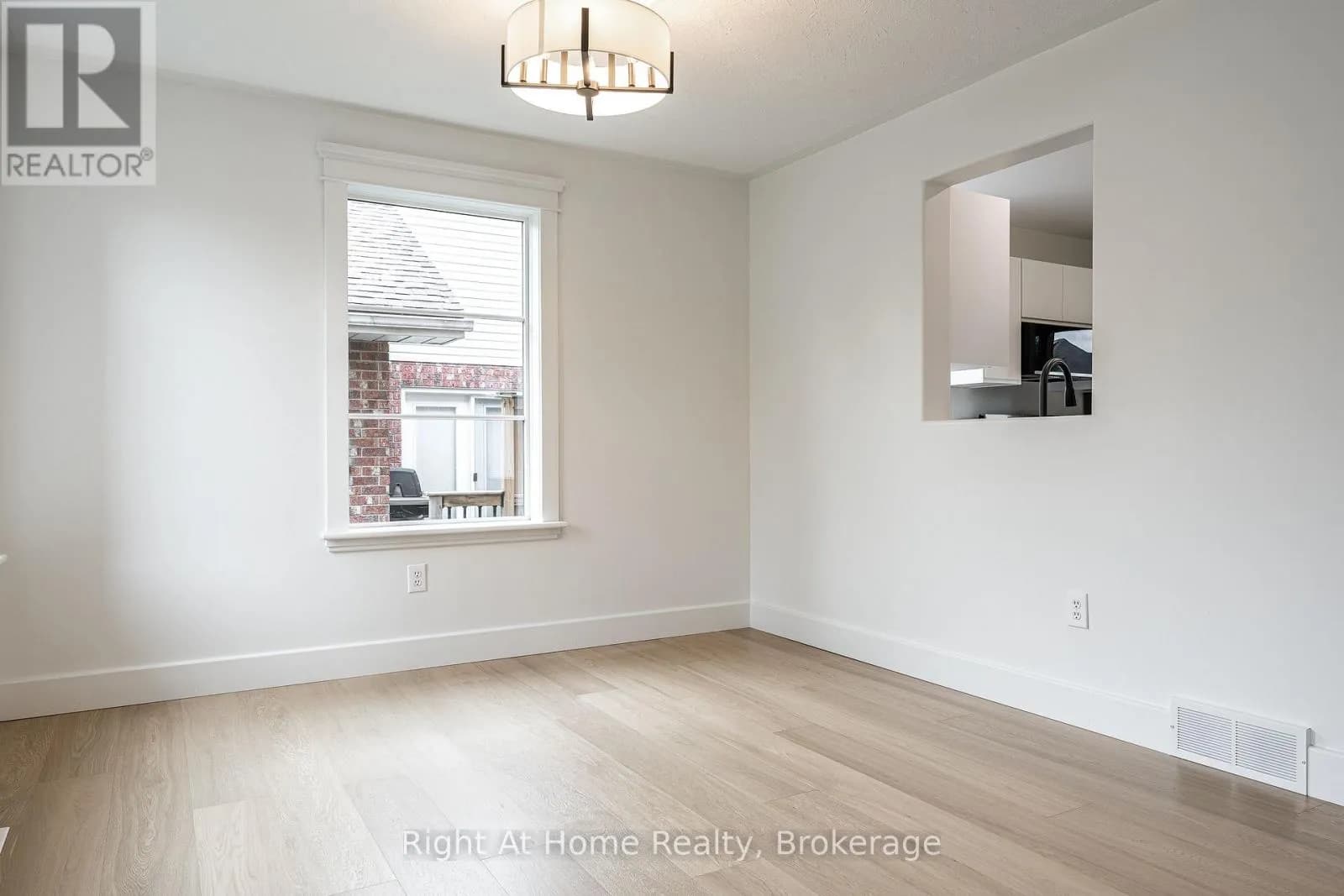 310 BRIARHILL DRIVE — photo 4 of 36