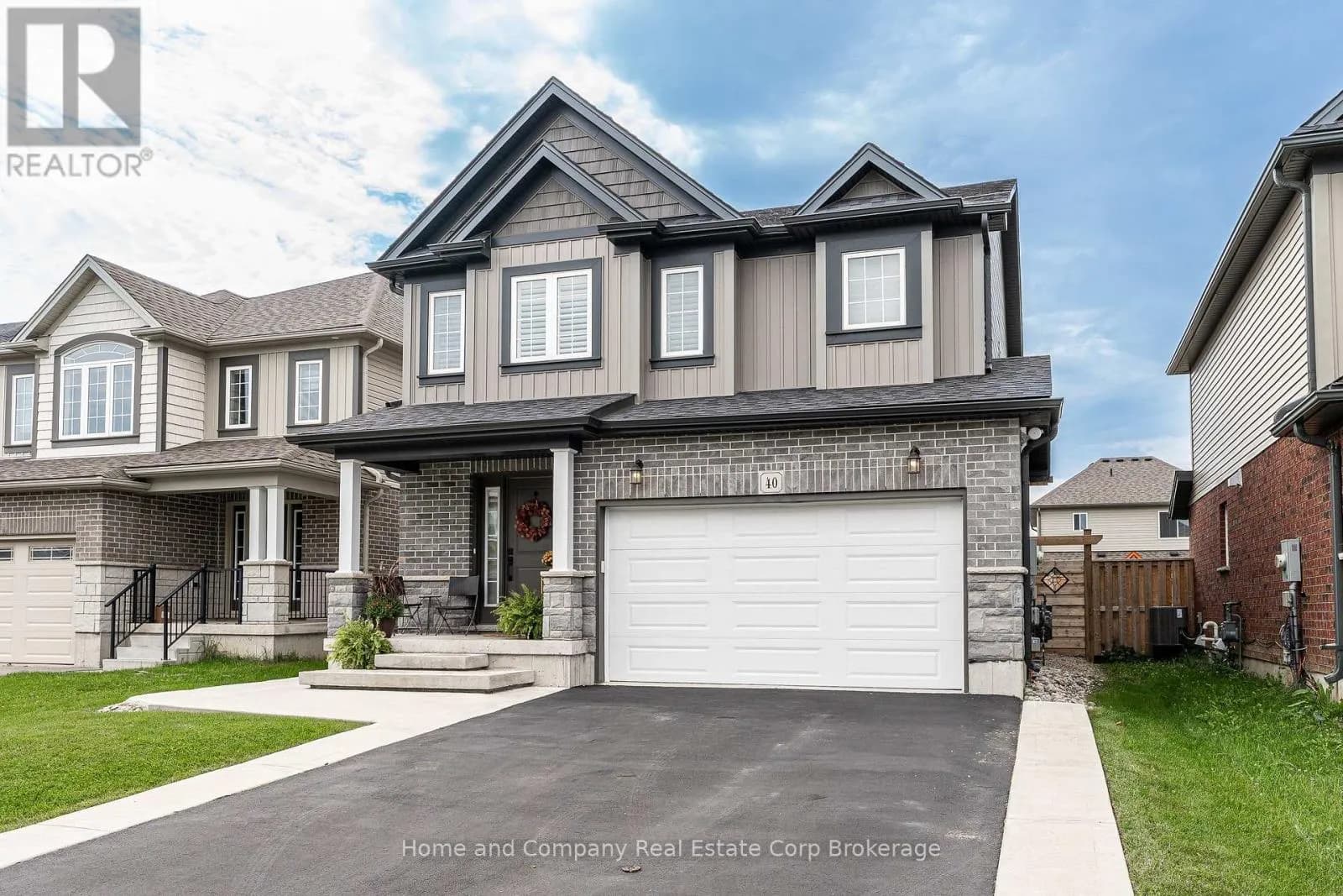 40 ROBERTSON DRIVE — photo 1 of 48