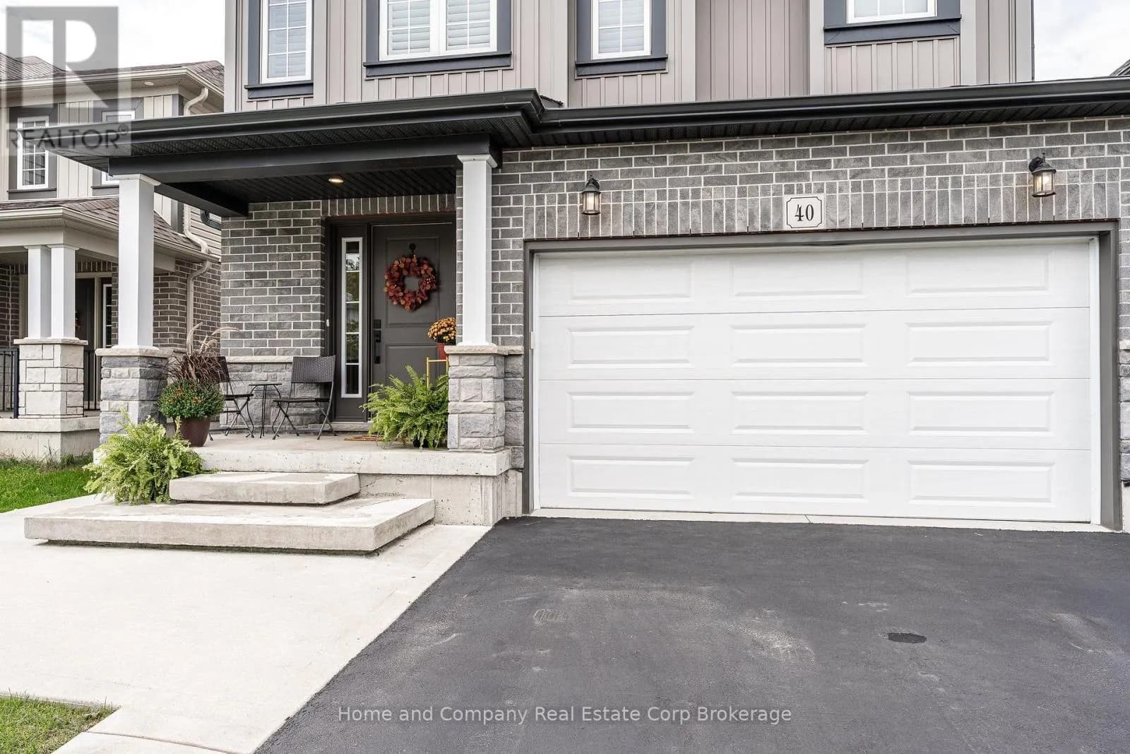 40 ROBERTSON DRIVE — photo 2 of 48