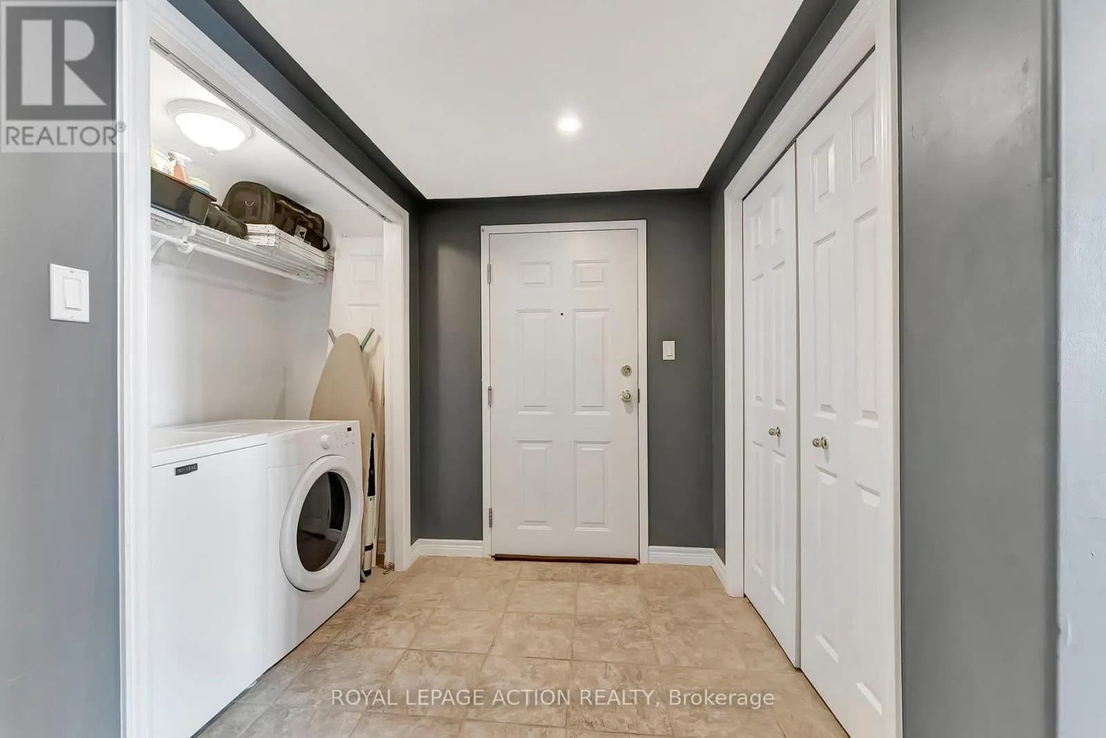 212 - 111 GREY STREET — photo 2 of 25