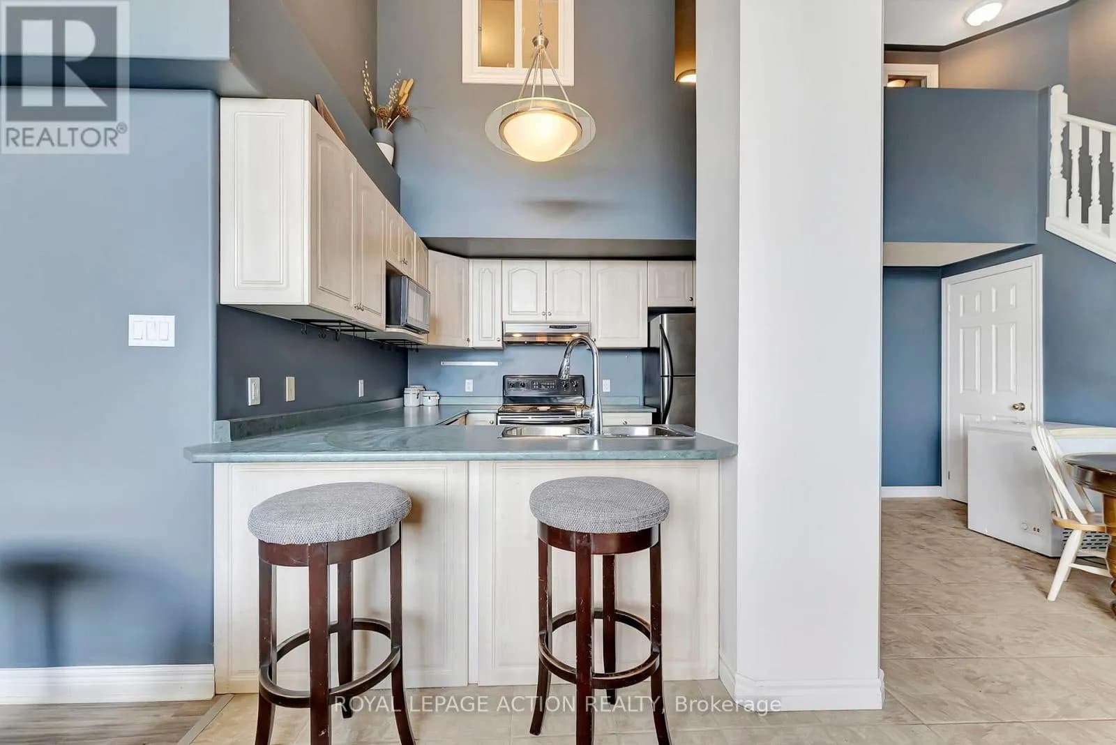 212 - 111 GREY STREET — photo 5 of 25