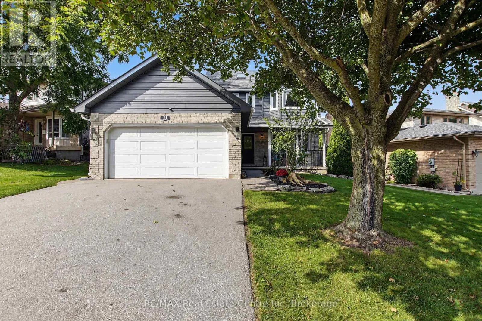 71 LINDA DRIVE — photo 2 of 42