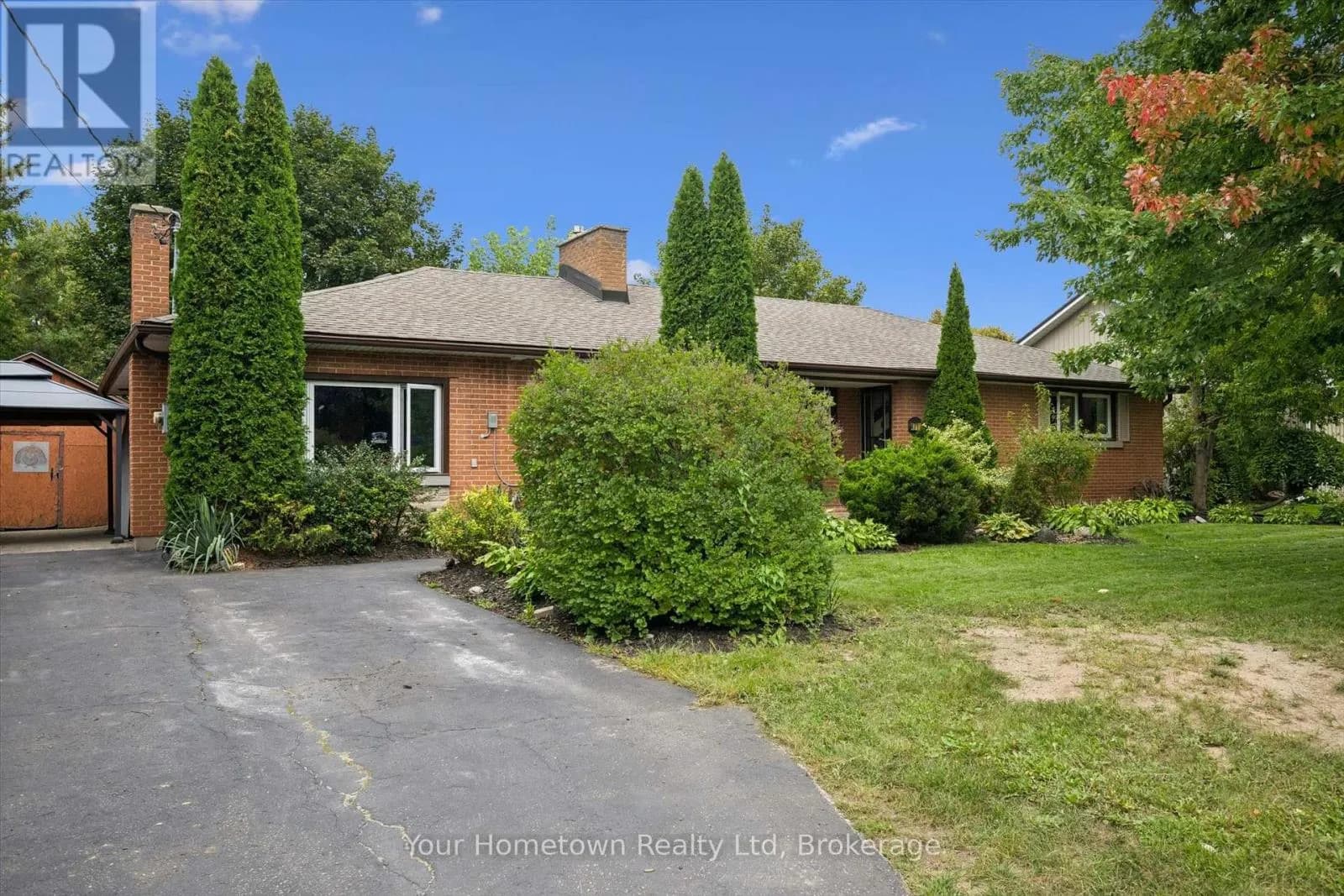 471 GARAFRAXA STREET E — photo 1 of 44