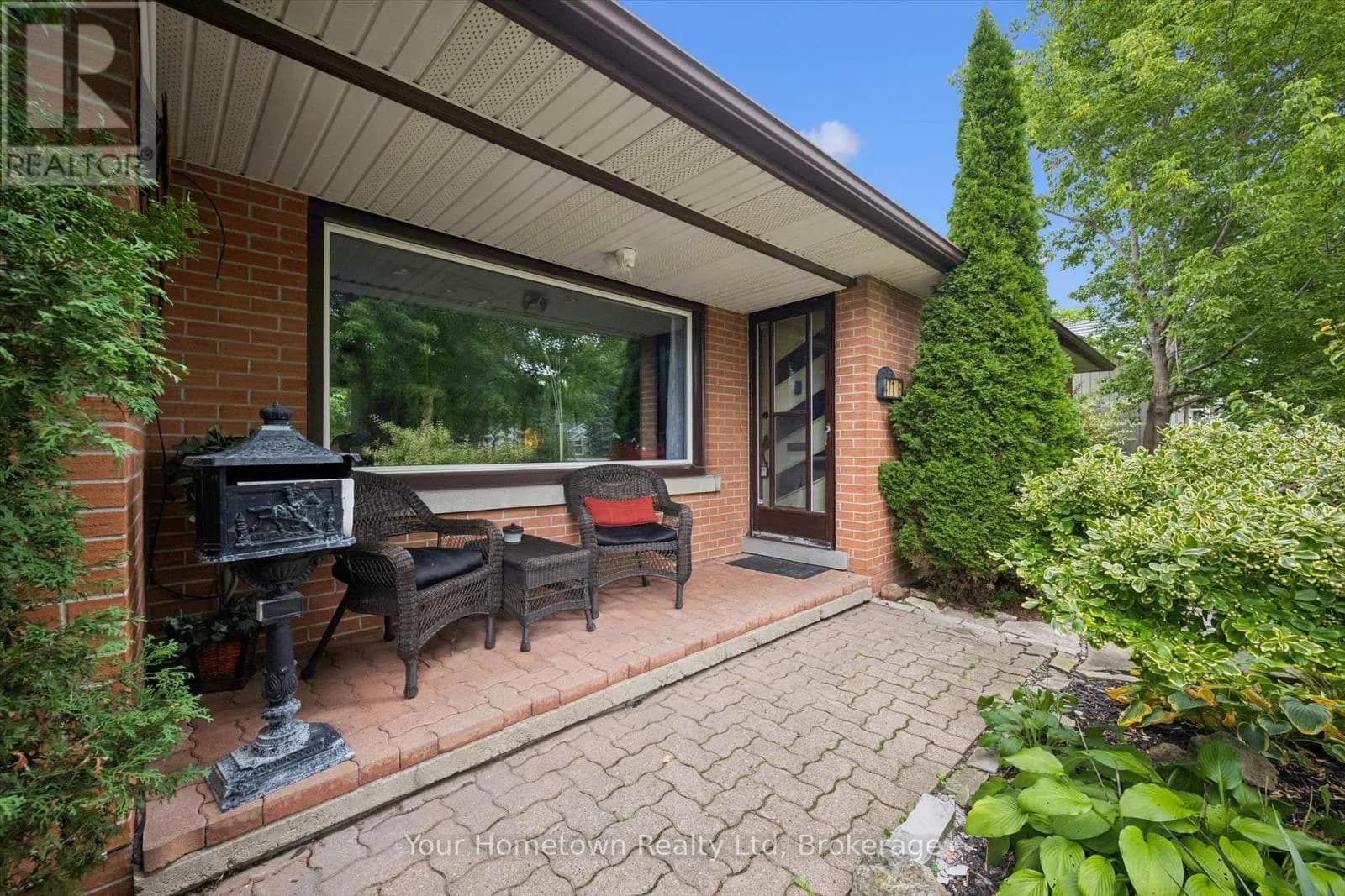 471 GARAFRAXA STREET E — photo 4 of 44