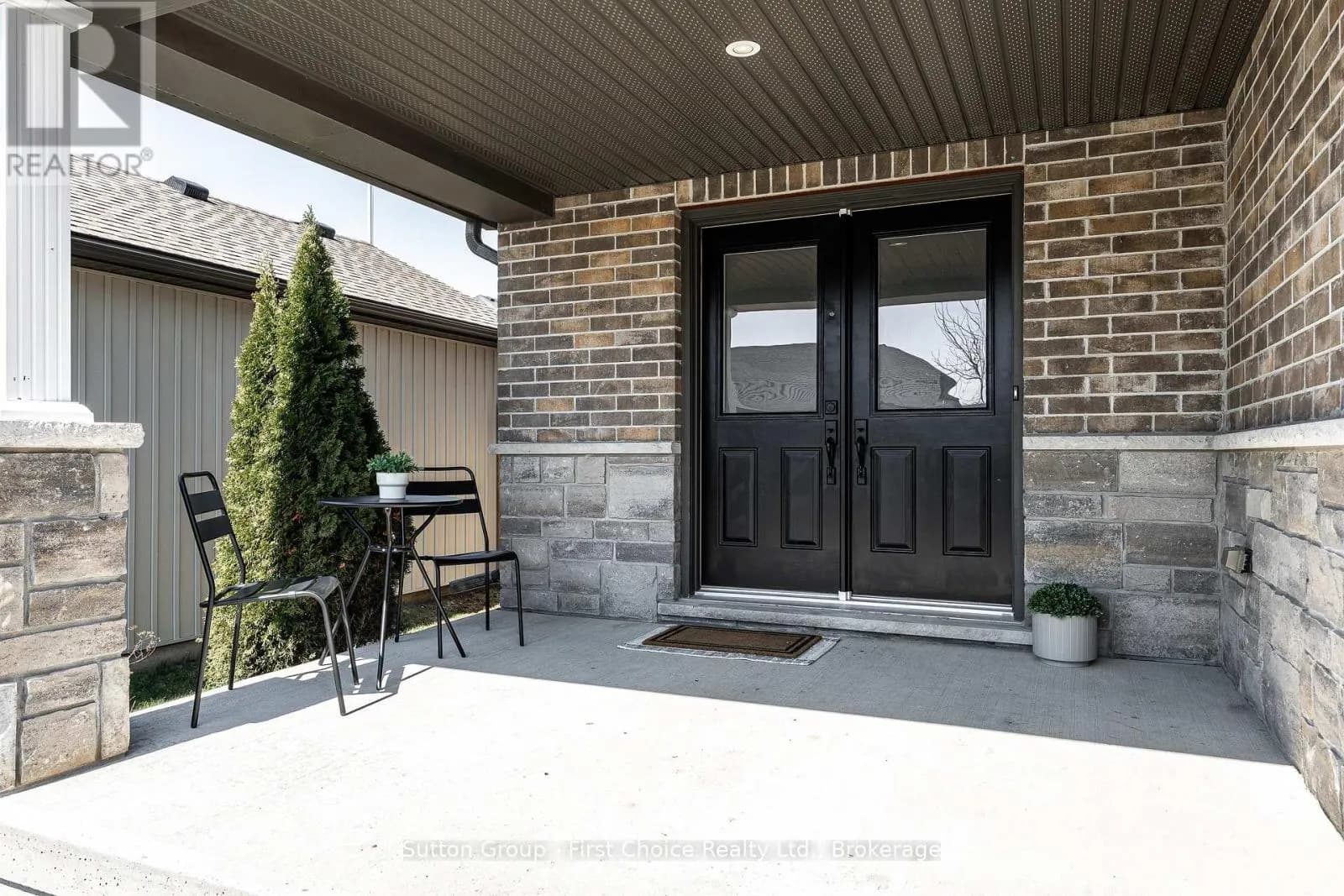 59 BRADSHAW DRIVE — photo 4 of 47