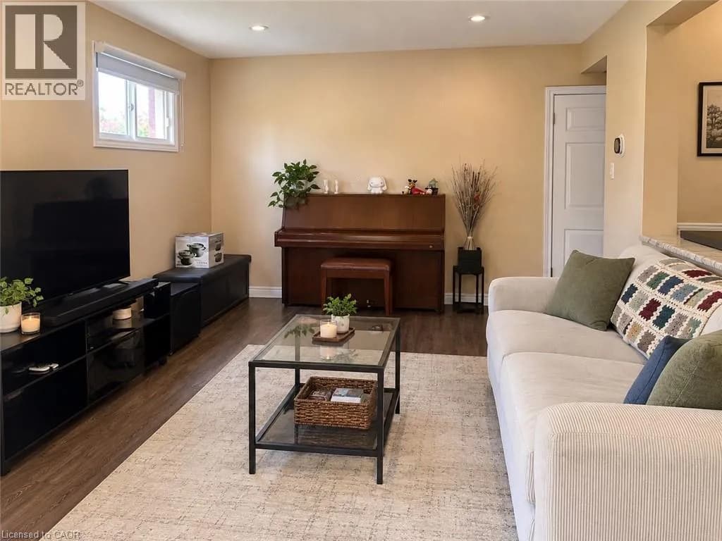 73 LARKSPUR Crescent — photo 3 of 11