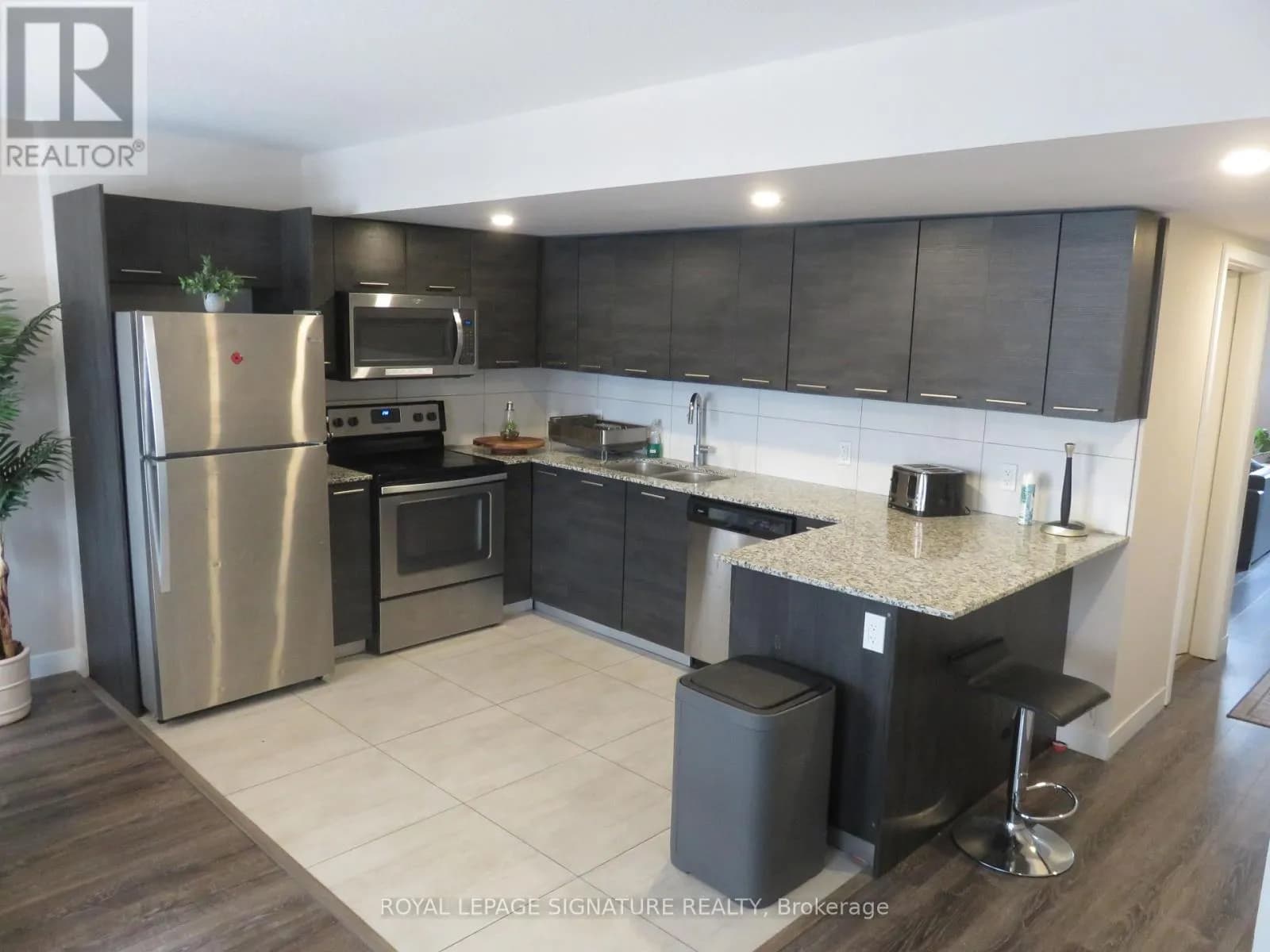 216 - 288 ALBERT STREET — photo 3 of 18
