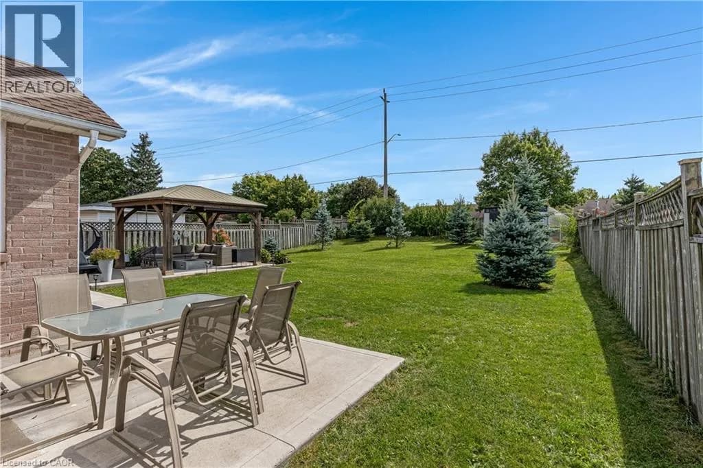 51 BAYNE Crescent — photo 3 of 41