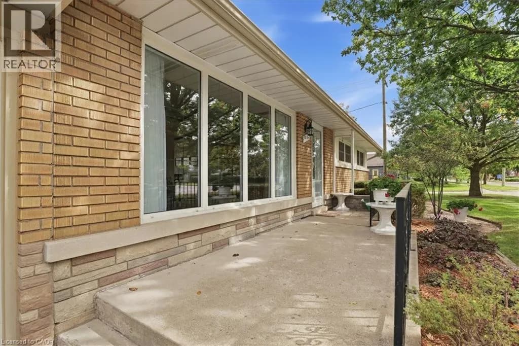 1054 UNION Street — photo 4 of 44