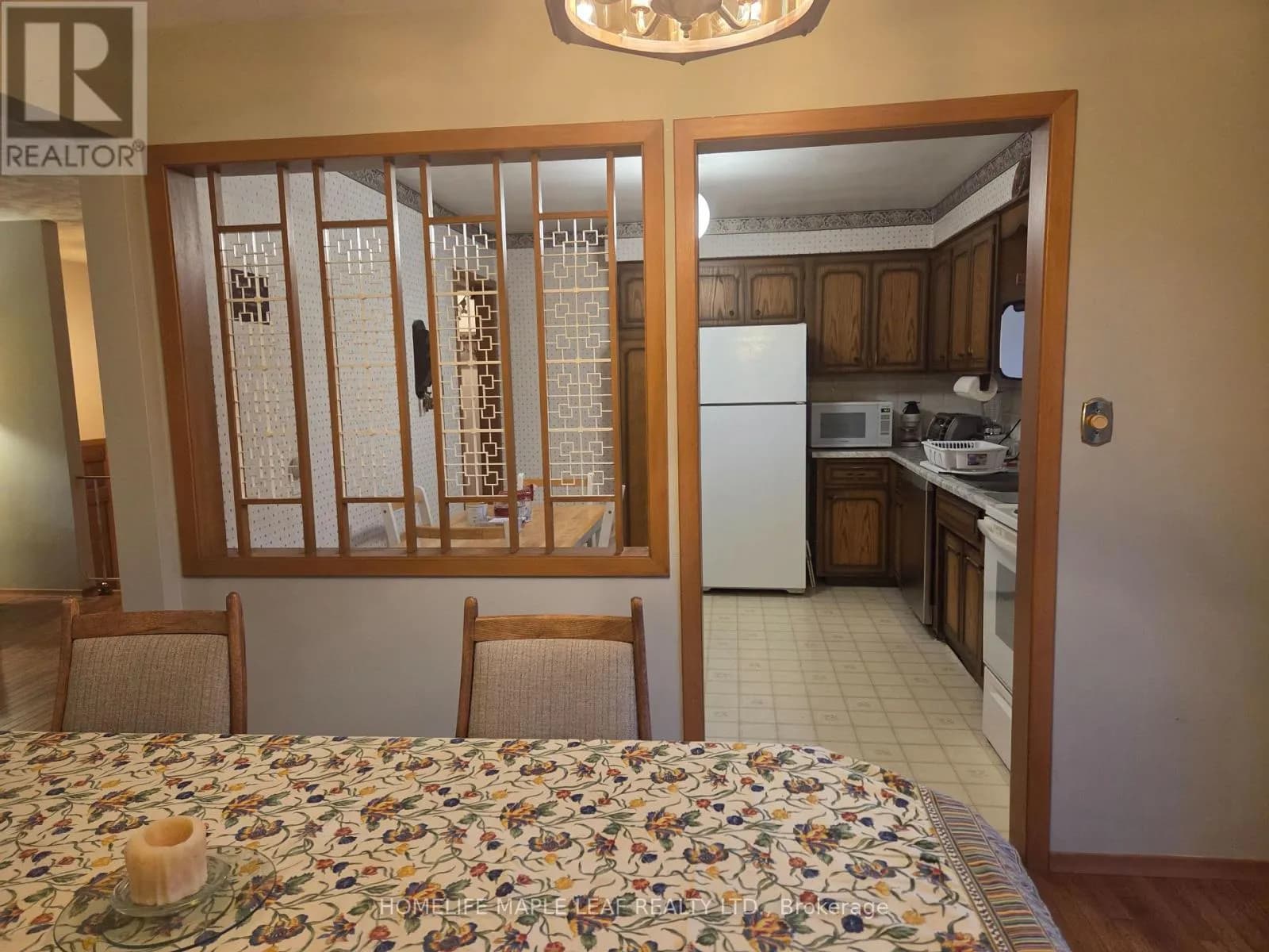 410 LAKEVIEW DRIVE — photo 3 of 24