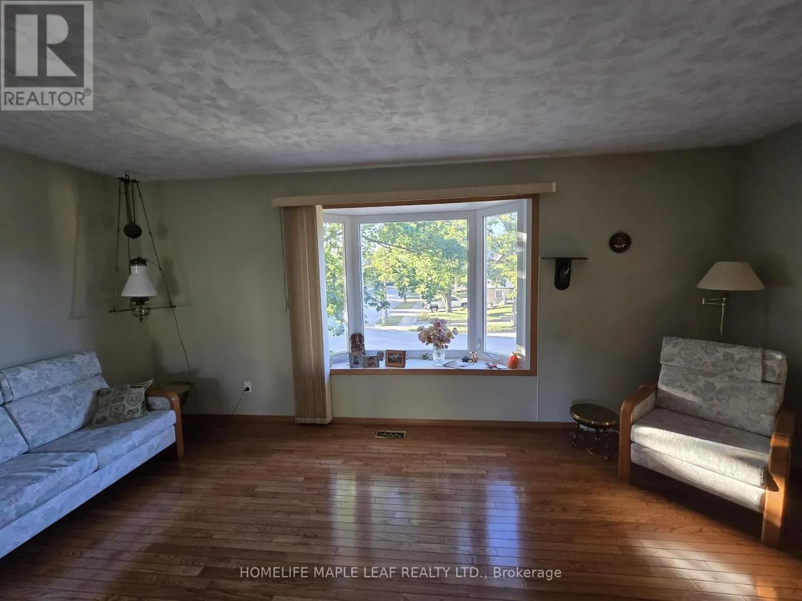 410 LAKEVIEW DRIVE — photo 4 of 24