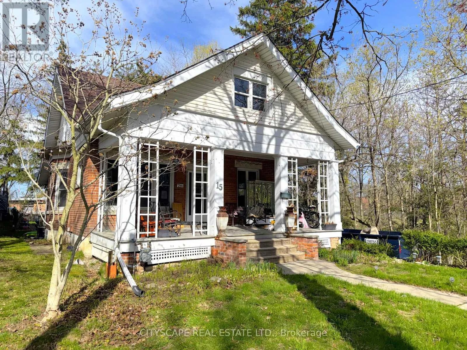 15 HUMBERSTONE AVENUE — photo 3 of 45
