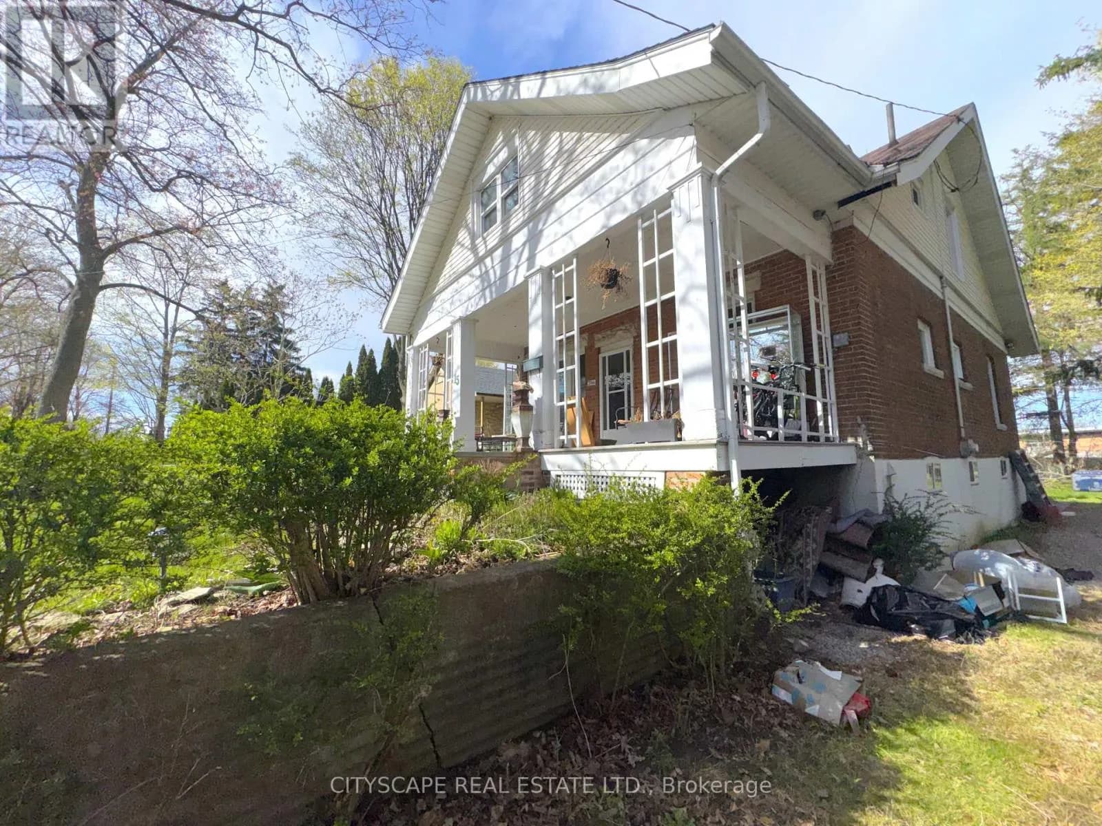 15 HUMBERSTONE AVENUE — photo 4 of 45
