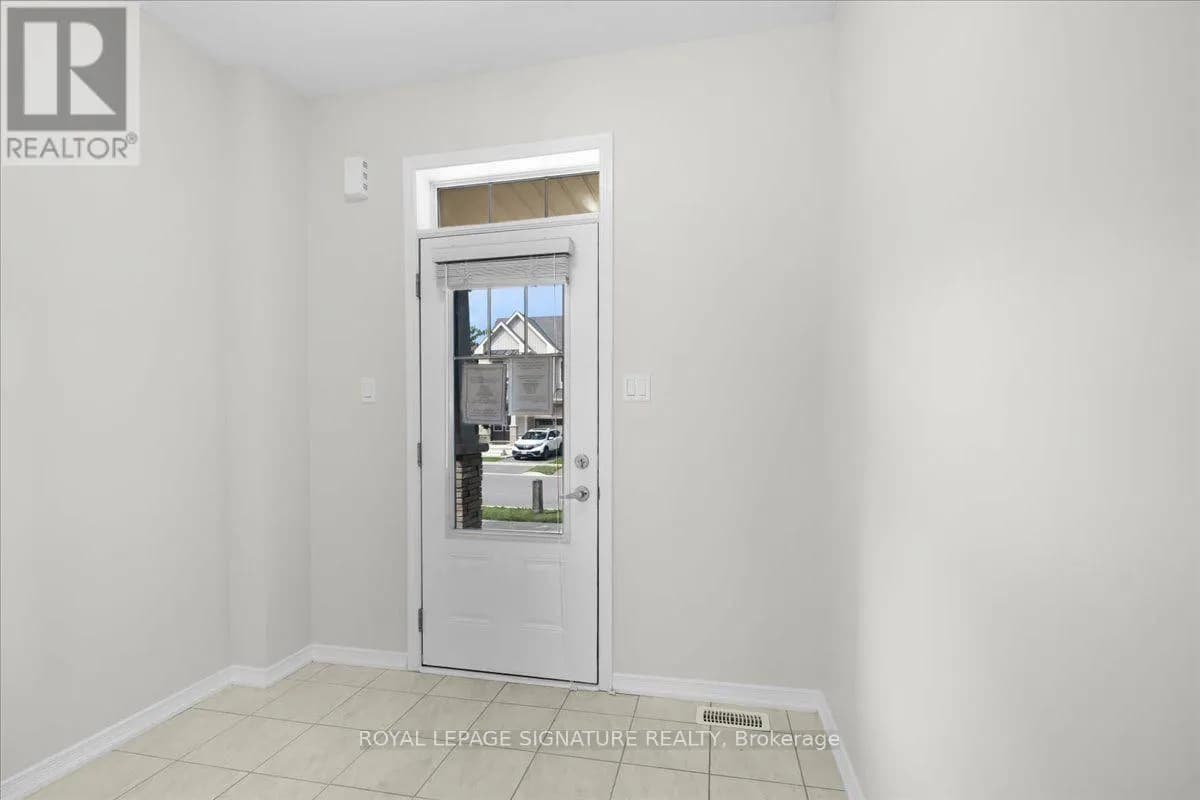 11 AMOS AVENUE — photo 4 of 38