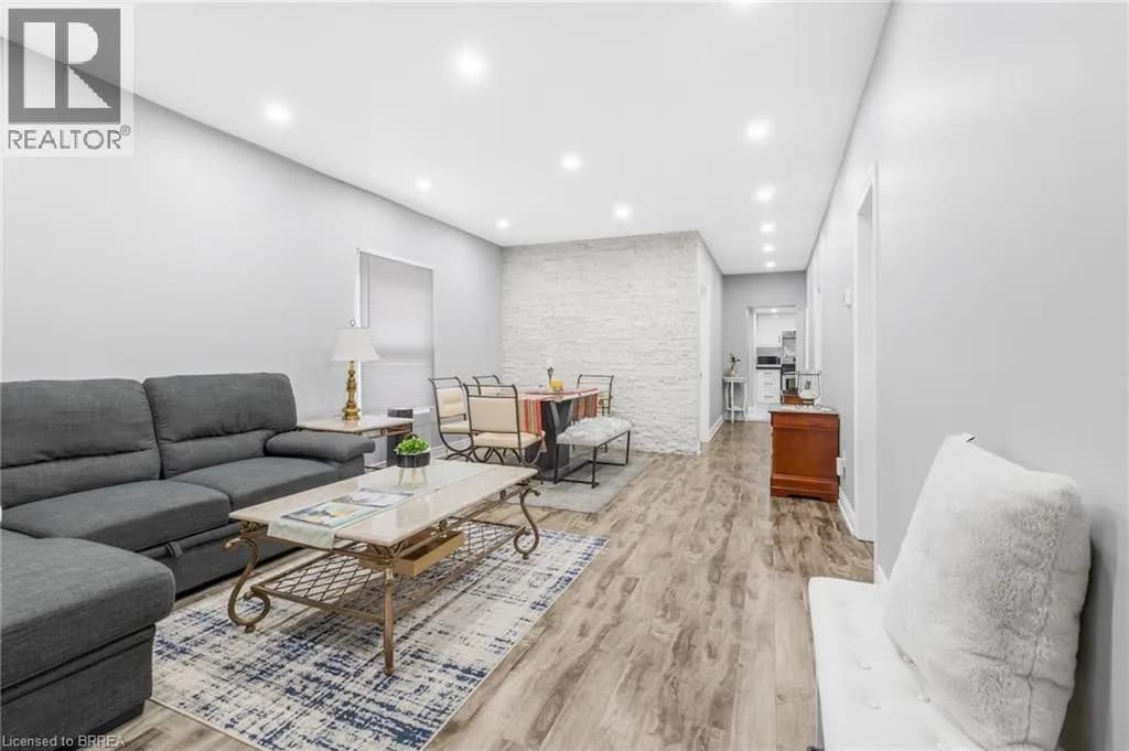 104 MARY Street — photo 4 of 14