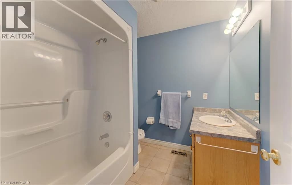 25 BANKSIDE Drive Unit# 2 — photo 4 of 25