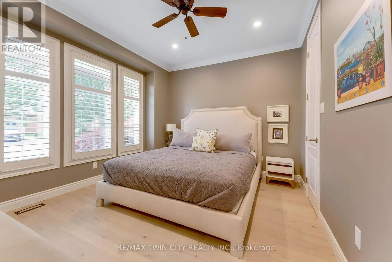 213 EDGEWATER CRESCENT — photo 5 of 50