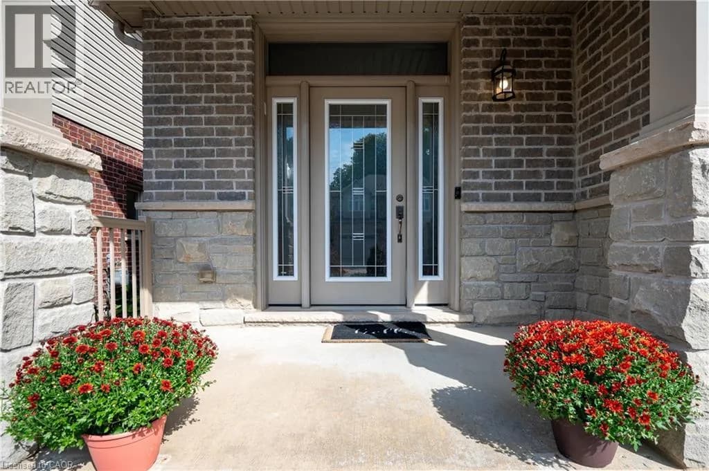 299 MOORLANDS Crescent — photo 3 of 50