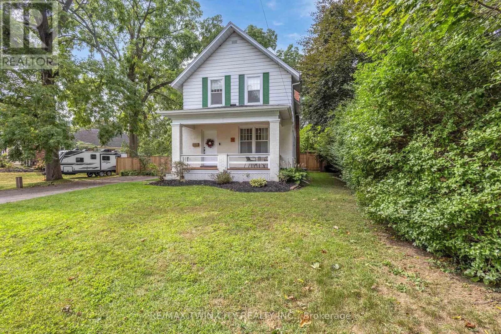 11 TUTELA HEIGHTS ROAD — photo 3 of 44