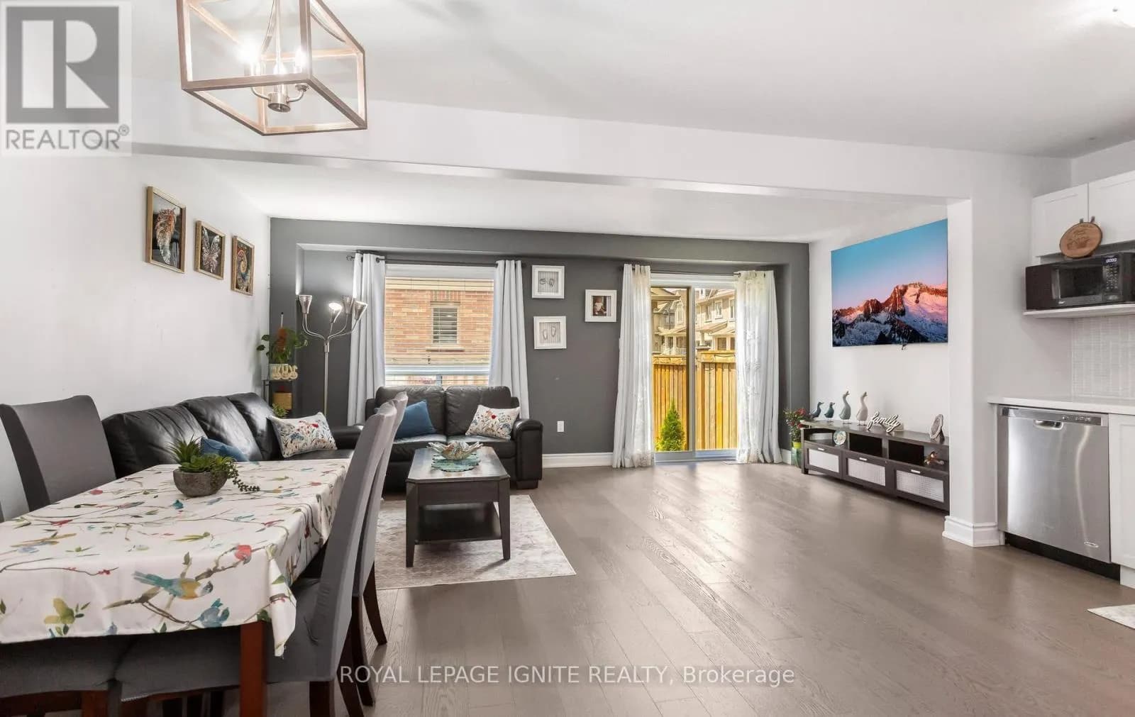 114 PARKINSON CRESCENT — photo 5 of 38