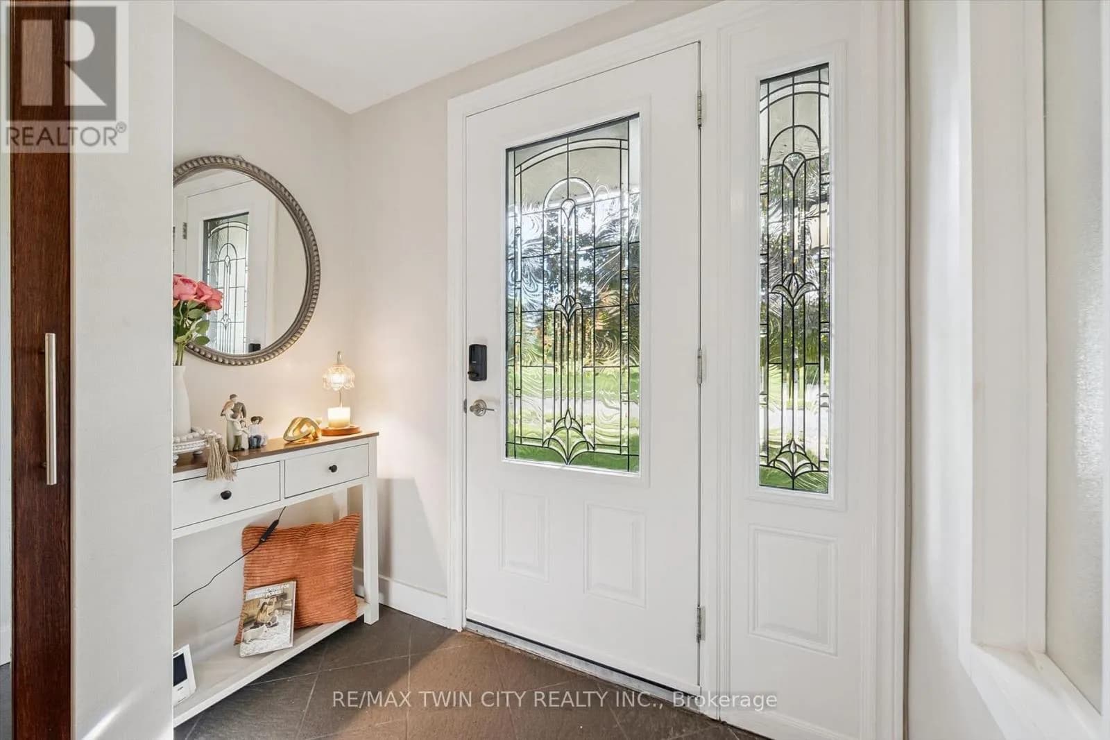 58 BRADLEY DRIVE — photo 4 of 36