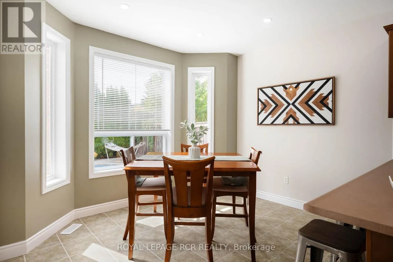 12 MAUDE COURT — photo 5 of 24
