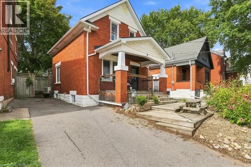 40 GUELPH Street — photo 2 of 33