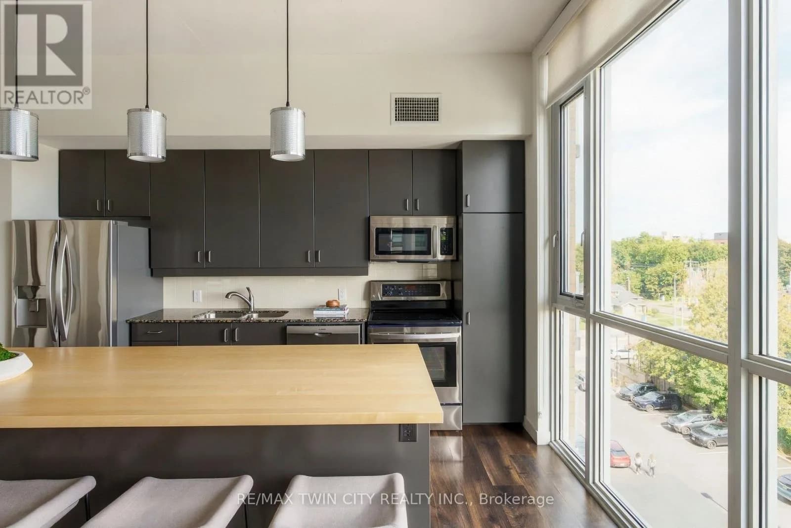 511 - 191 KING STREET S — photo 5 of 27