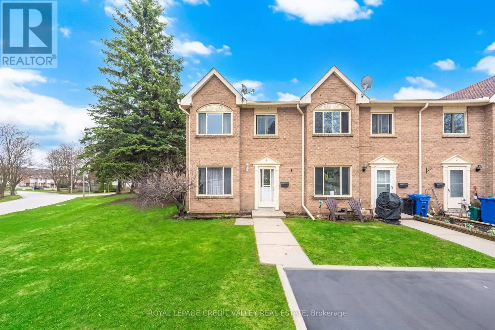 4 - 2 PARKVIEW DRIVE — photo 1 of 31