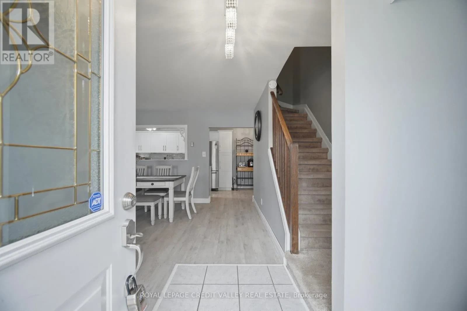 4 - 2 PARKVIEW DRIVE — photo 4 of 31