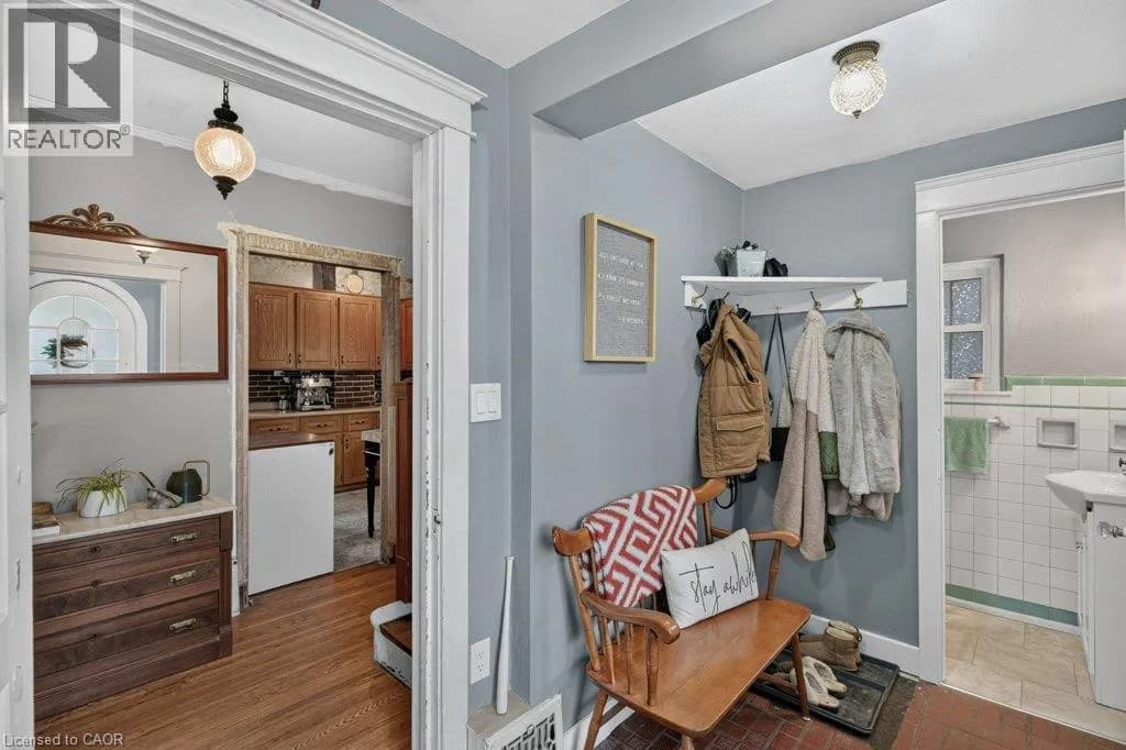 32 LINCOLN Avenue — photo 5 of 50