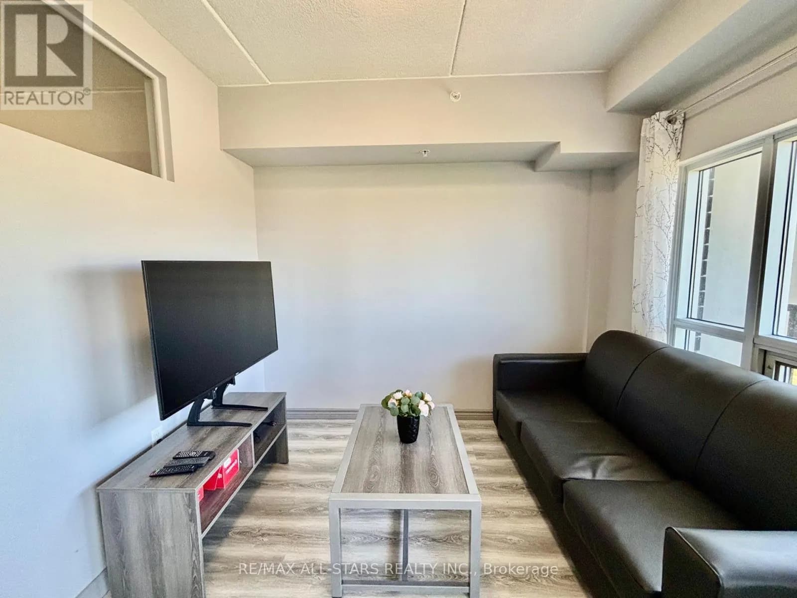 507 - 275 LARCH STREET — photo 3 of 14