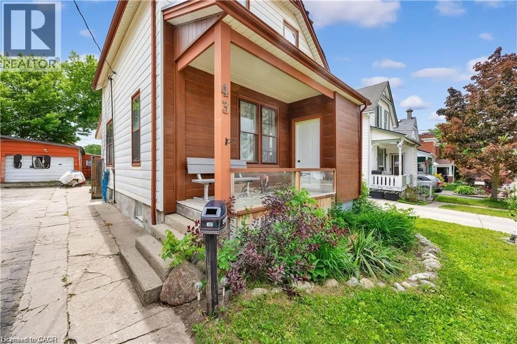 43 HENRY Street — photo 4 of 30