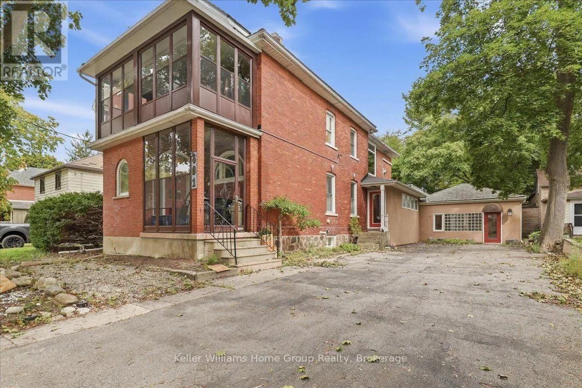 401 LAUREL STREET — photo 1 of 32