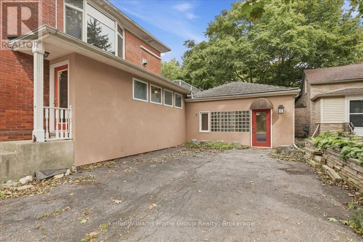 401 LAUREL STREET — photo 3 of 32