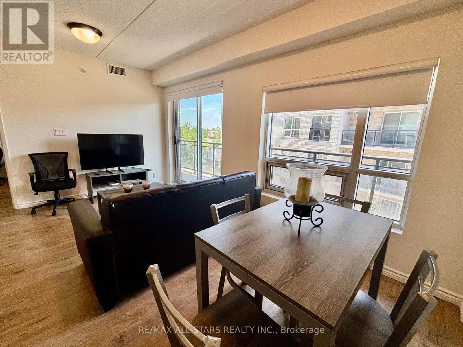 307 - 275 LARCH STREET — photo 2 of 10