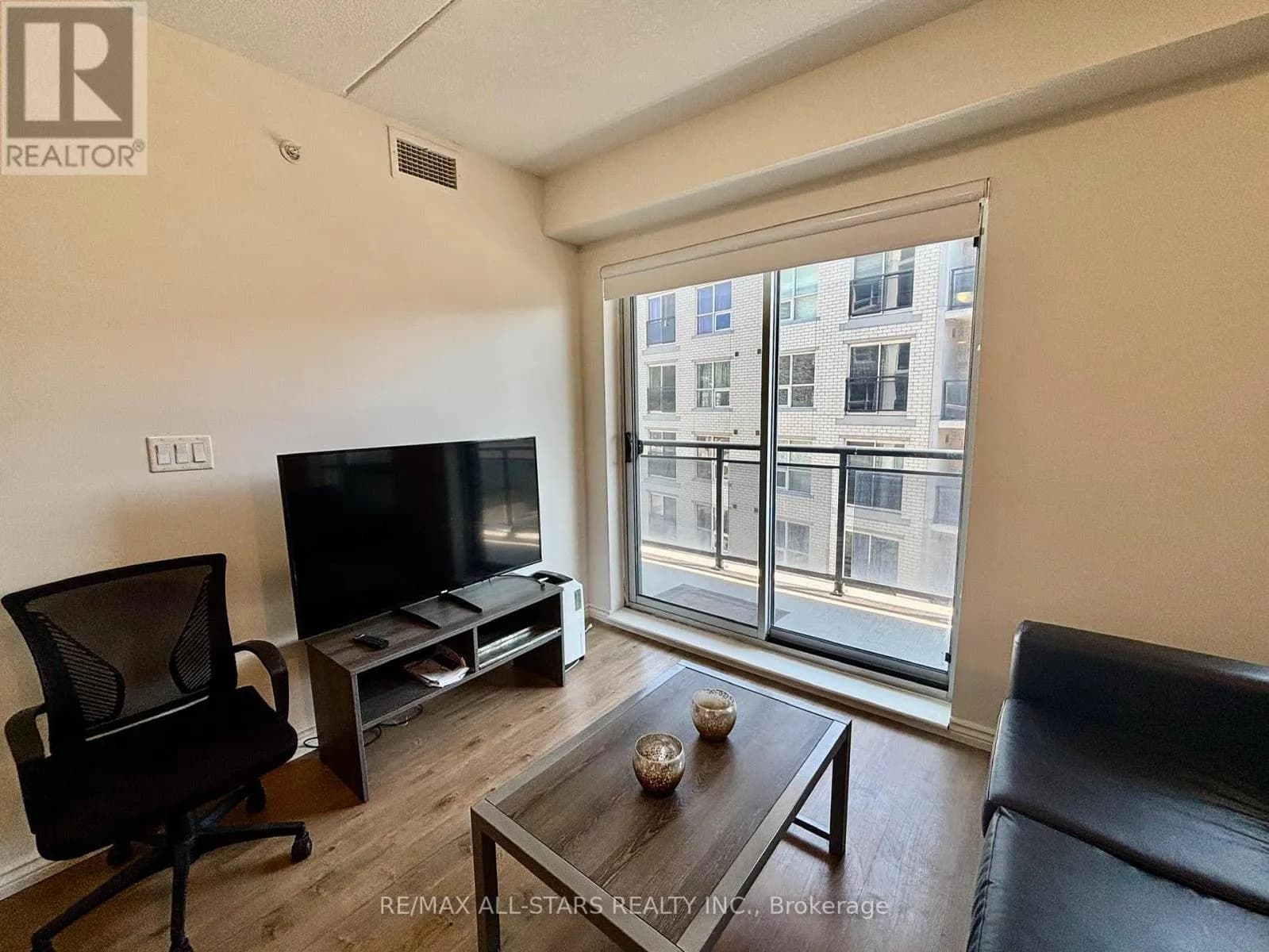 307 - 275 LARCH STREET — photo 3 of 10