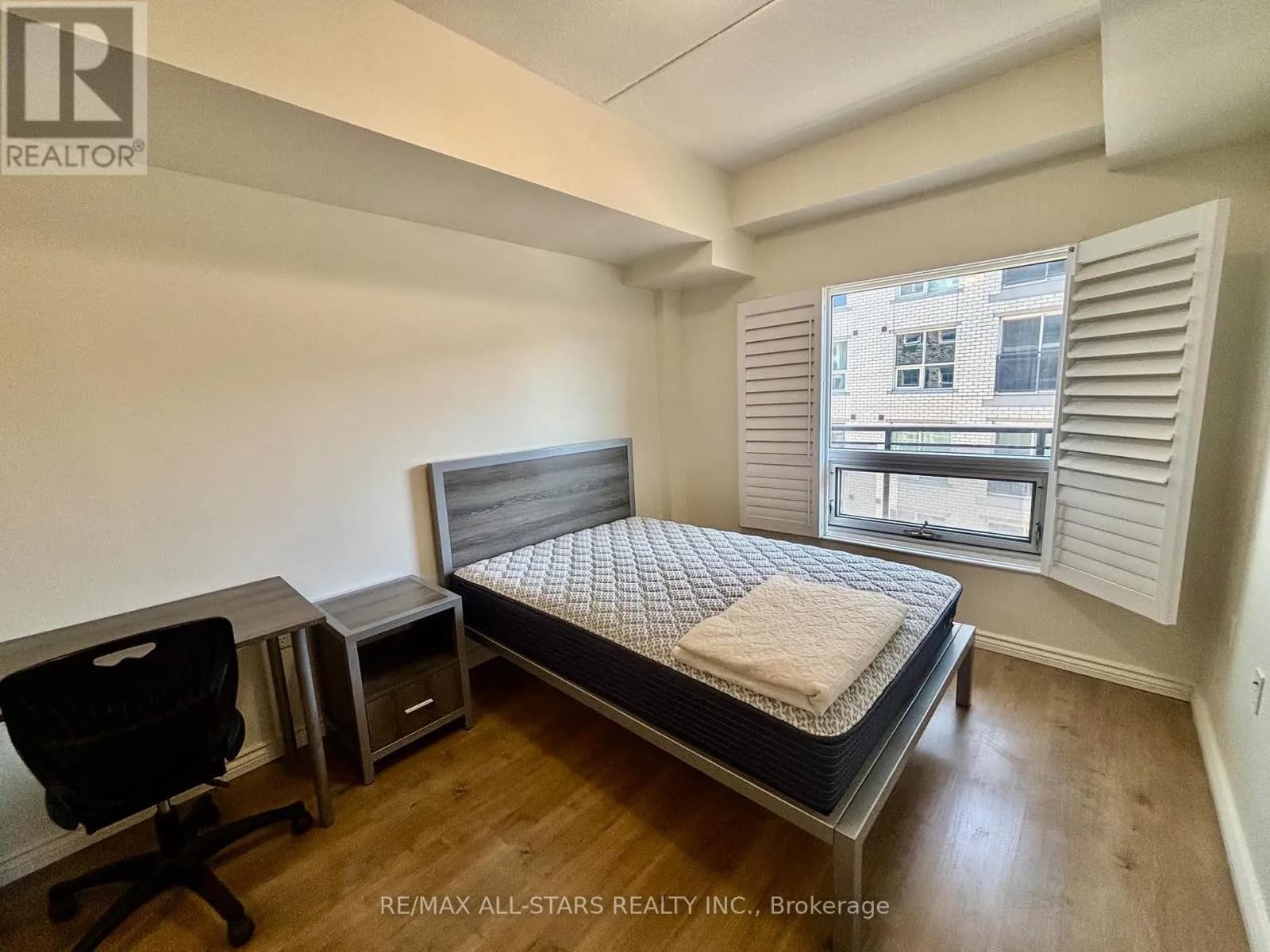307 - 275 LARCH STREET — photo 4 of 10