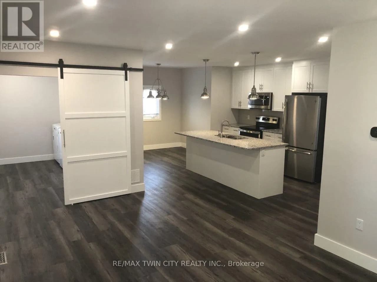 805 ROCKWAY DRIVE — photo 4 of 23