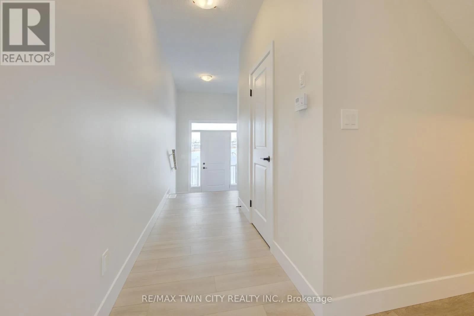163 DUNNIGAN DRIVE — photo 2 of 33