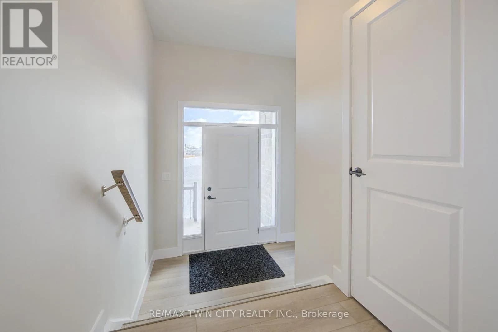 163 DUNNIGAN DRIVE — photo 3 of 33