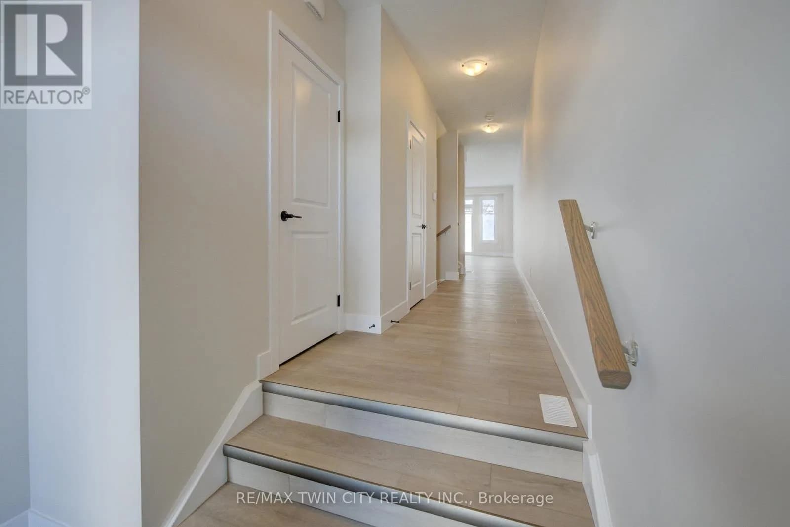 163 DUNNIGAN DRIVE — photo 4 of 33