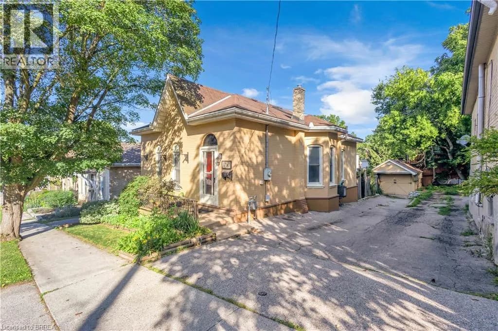 17 SCARFE Avenue — photo 1 of 40