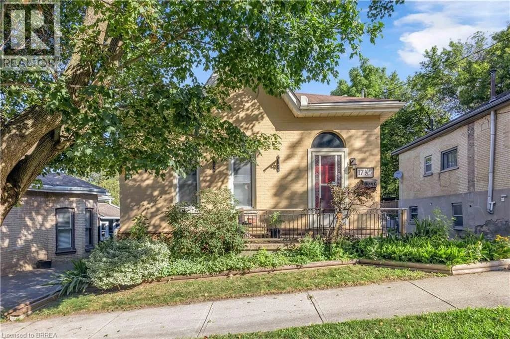 17 SCARFE Avenue — photo 2 of 40